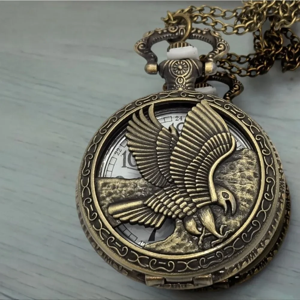 Flying Eagle Pocket Watch Antique Bronze Quartz Chain Engraved Bird Vintage Gift